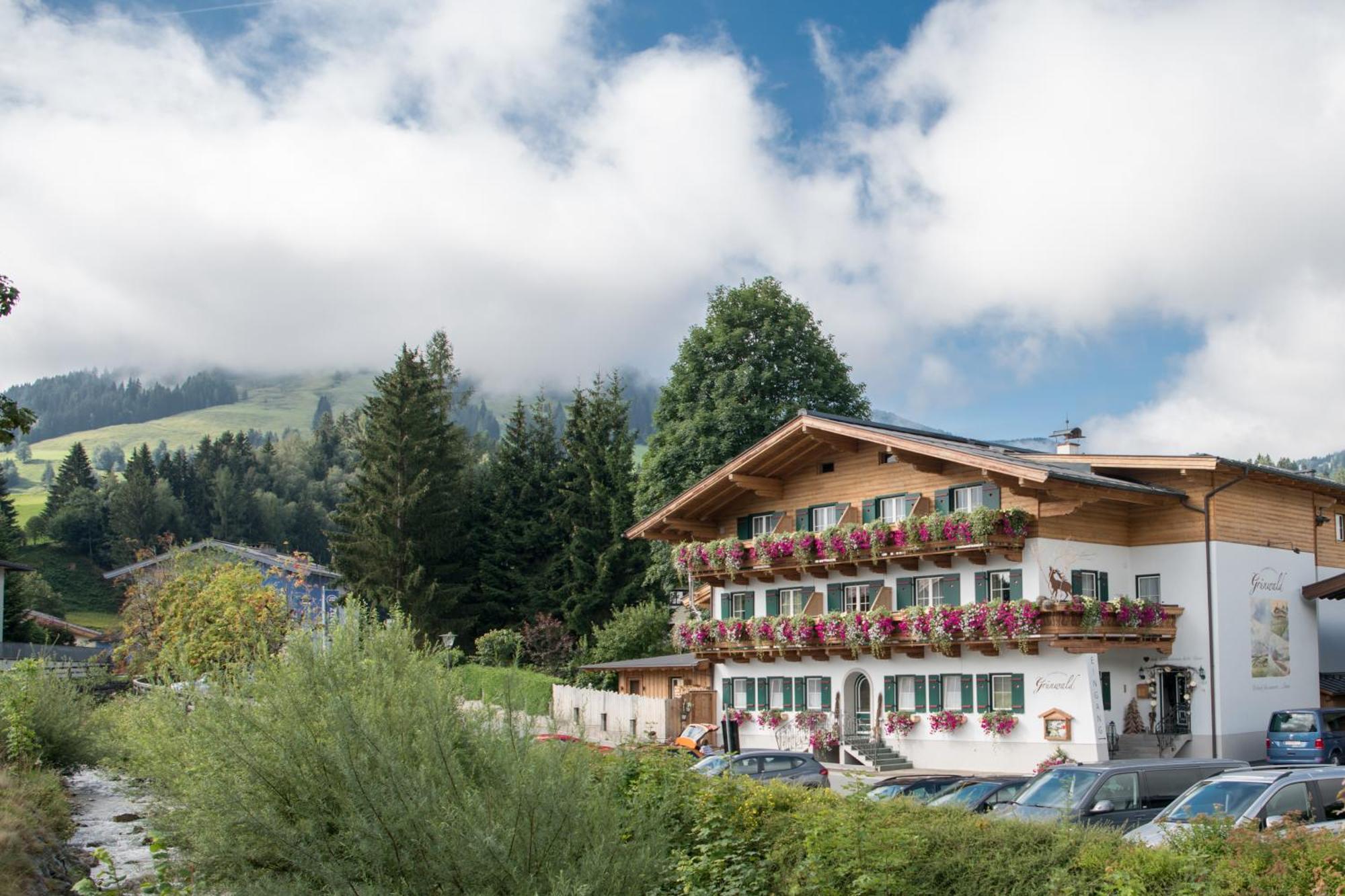 Gourmet-Hotel Gruenwald ลีโอกัง ภายนอก รูปภาพ
