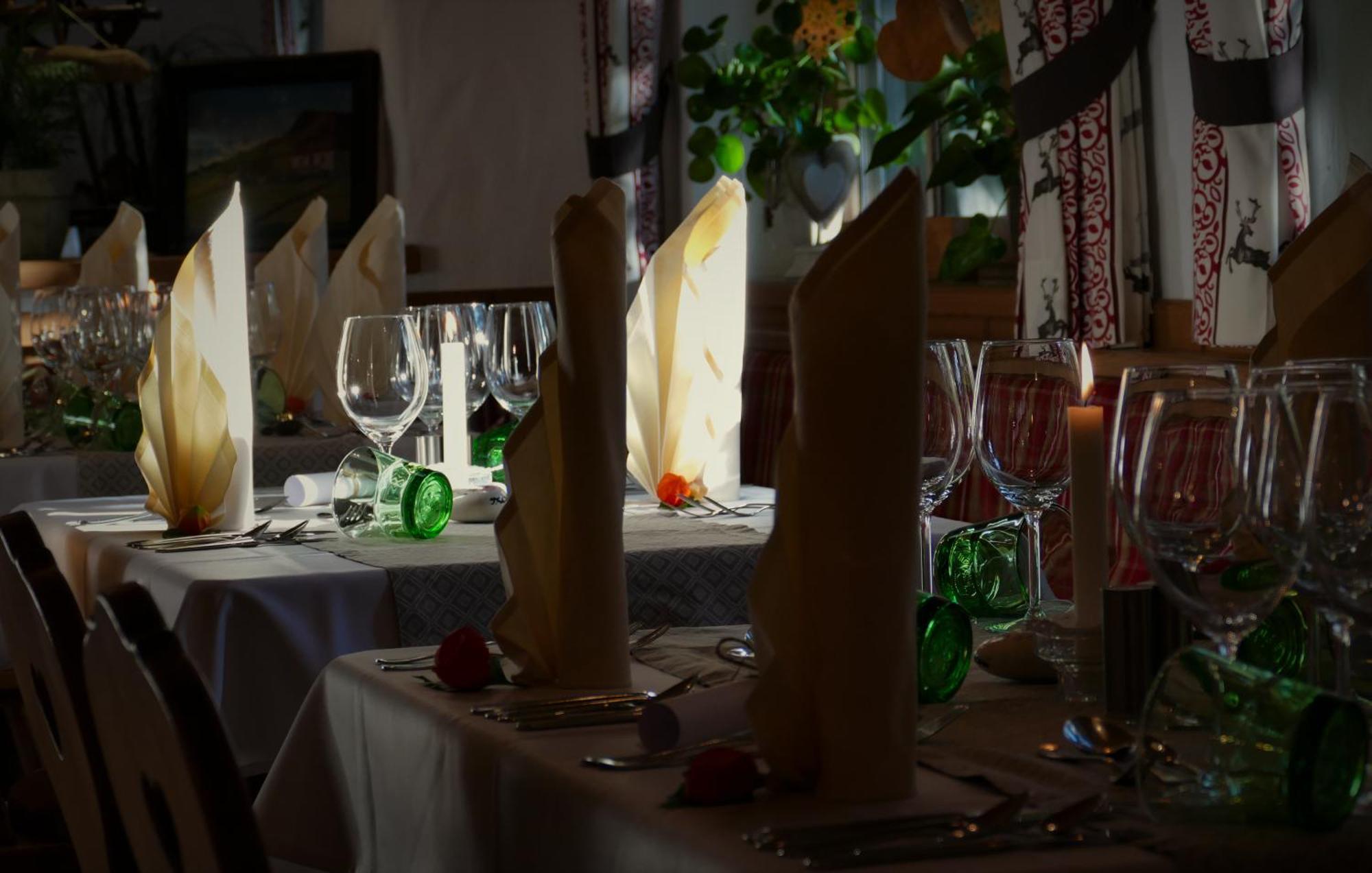 Gourmet-Hotel Gruenwald ลีโอกัง ภายนอก รูปภาพ