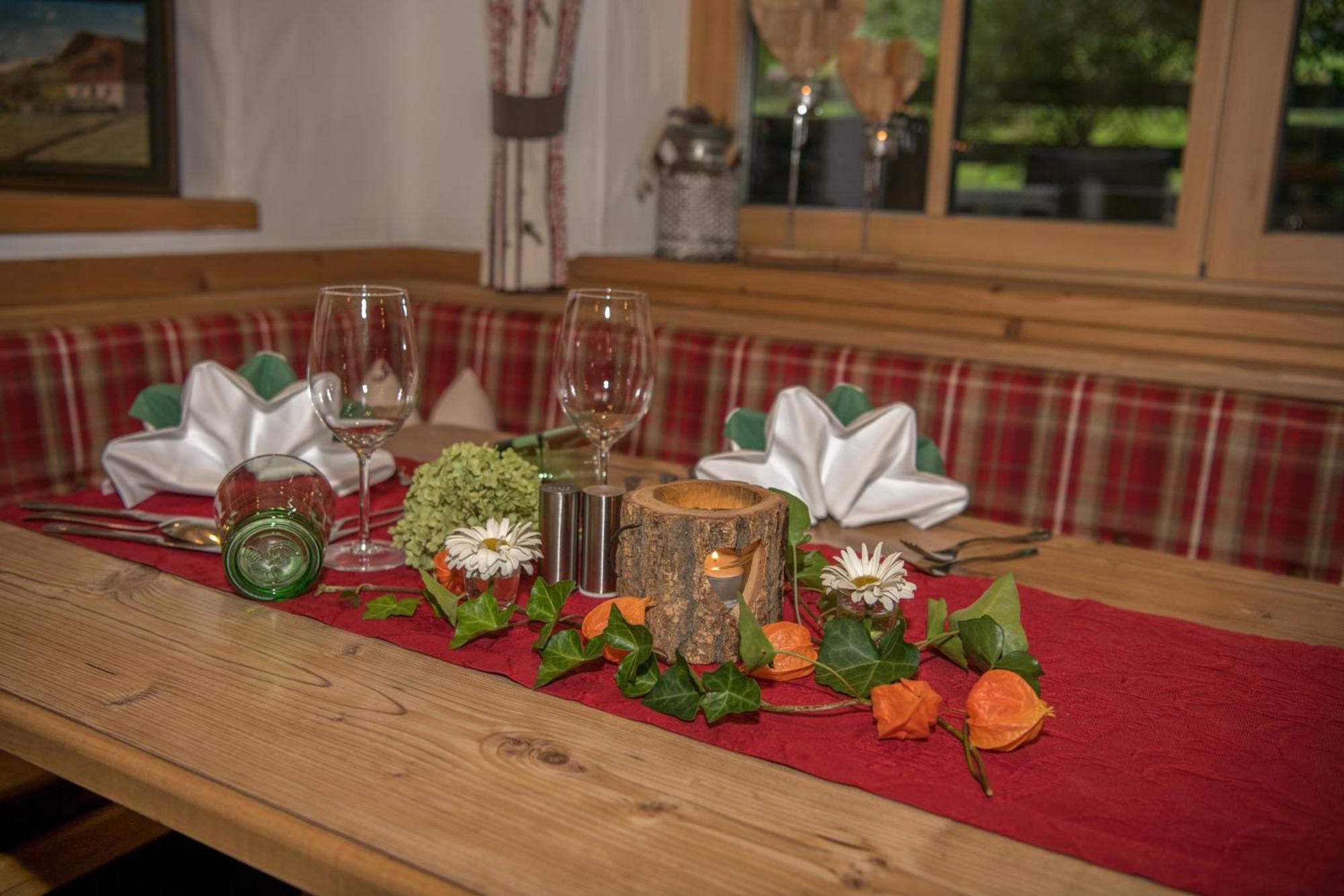 Gourmet-Hotel Gruenwald ลีโอกัง ภายนอก รูปภาพ