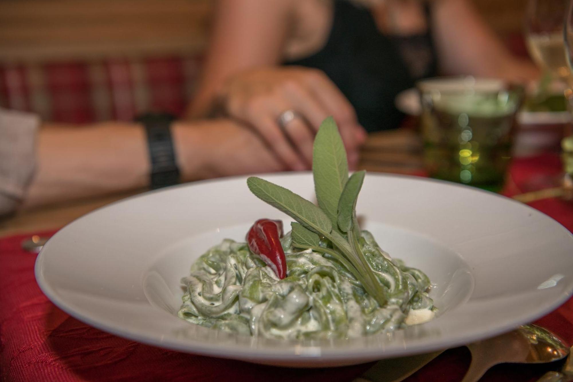 Gourmet-Hotel Gruenwald ลีโอกัง ภายนอก รูปภาพ