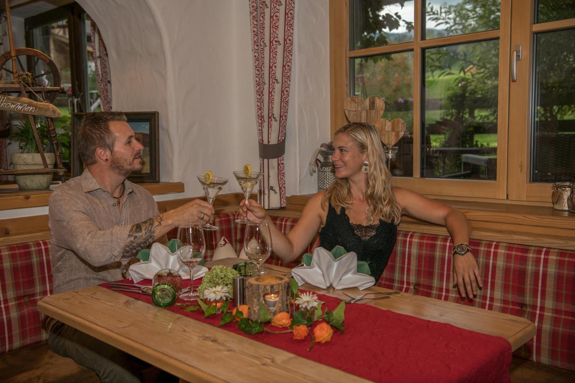 Gourmet-Hotel Gruenwald ลีโอกัง ภายนอก รูปภาพ