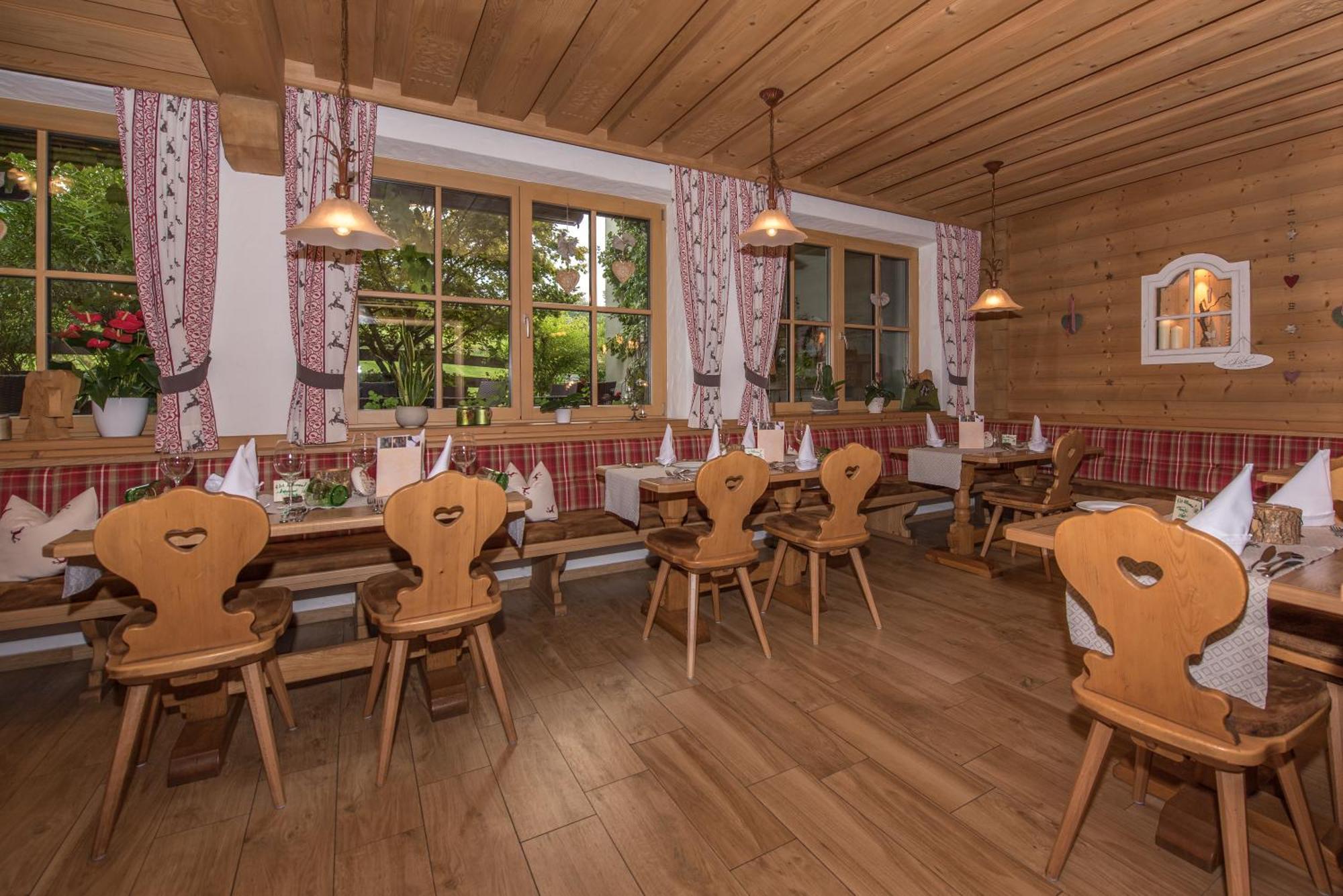 Gourmet-Hotel Gruenwald ลีโอกัง ภายนอก รูปภาพ