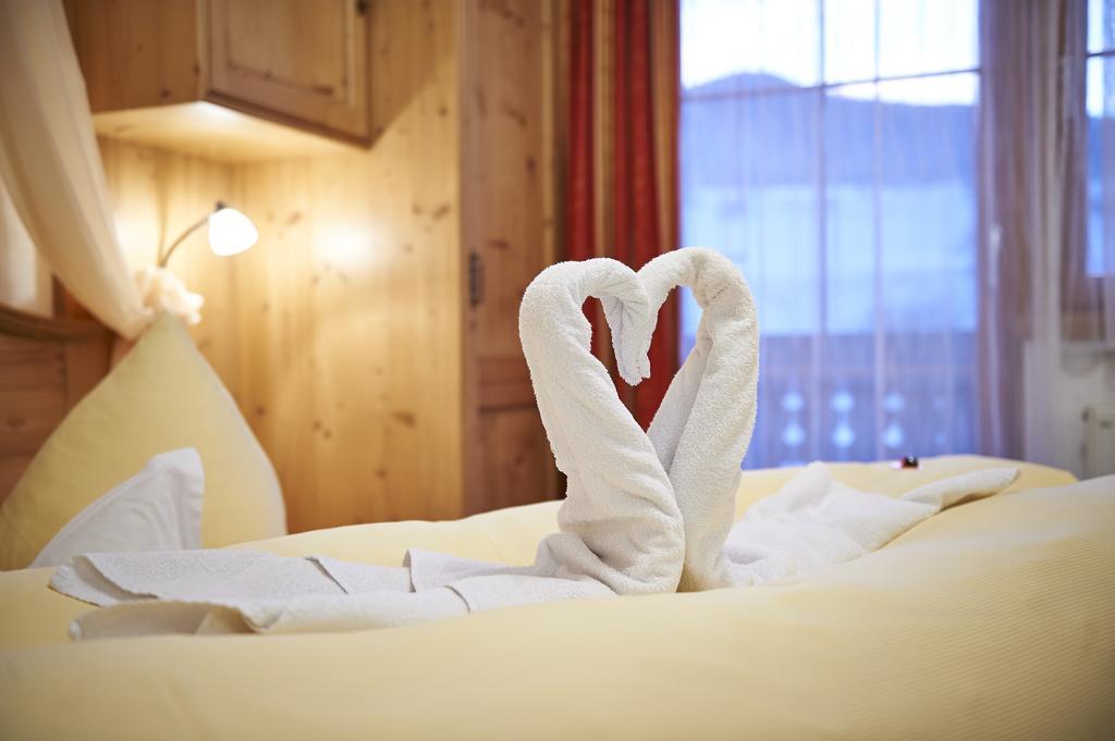 Gourmet-Hotel Gruenwald ลีโอกัง ภายนอก รูปภาพ