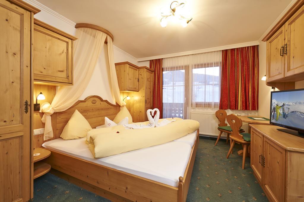 Gourmet-Hotel Gruenwald ลีโอกัง ภายนอก รูปภาพ
