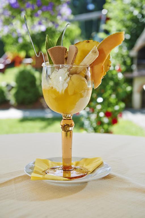 Gourmet-Hotel Gruenwald ลีโอกัง ภายนอก รูปภาพ