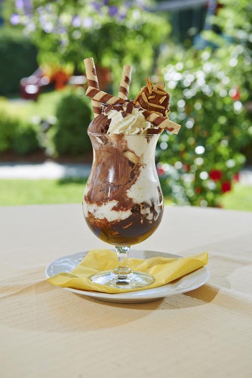 Gourmet-Hotel Gruenwald ลีโอกัง ภายนอก รูปภาพ