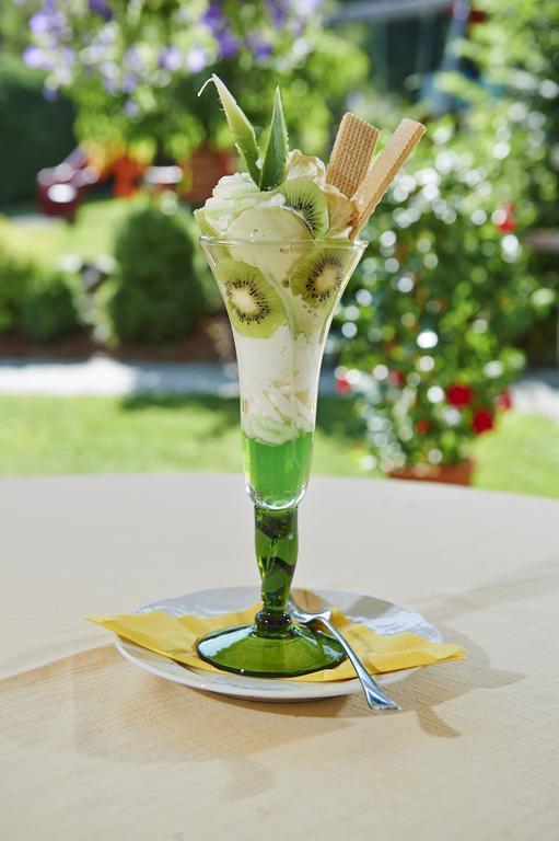 Gourmet-Hotel Gruenwald ลีโอกัง ภายนอก รูปภาพ