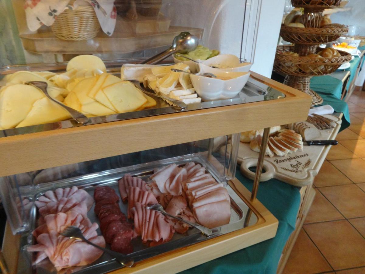 Gourmet-Hotel Gruenwald ลีโอกัง ภายนอก รูปภาพ